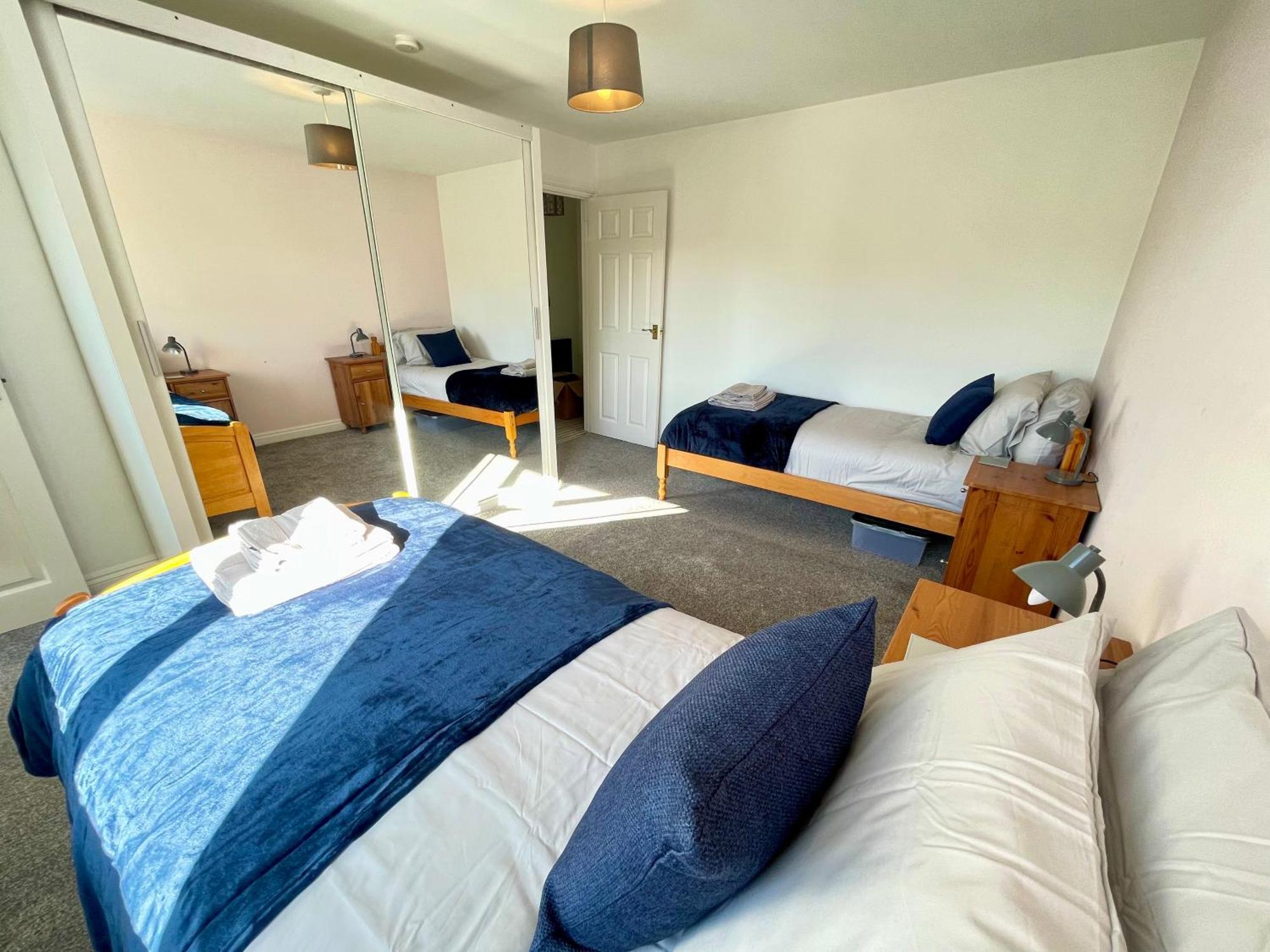 Large 5 Bed Detached House Near Stansted Airport With Parking For 2 Vehicles! Stansted Stays スタンステッド・マウントフィーチェット エクステリア 写真