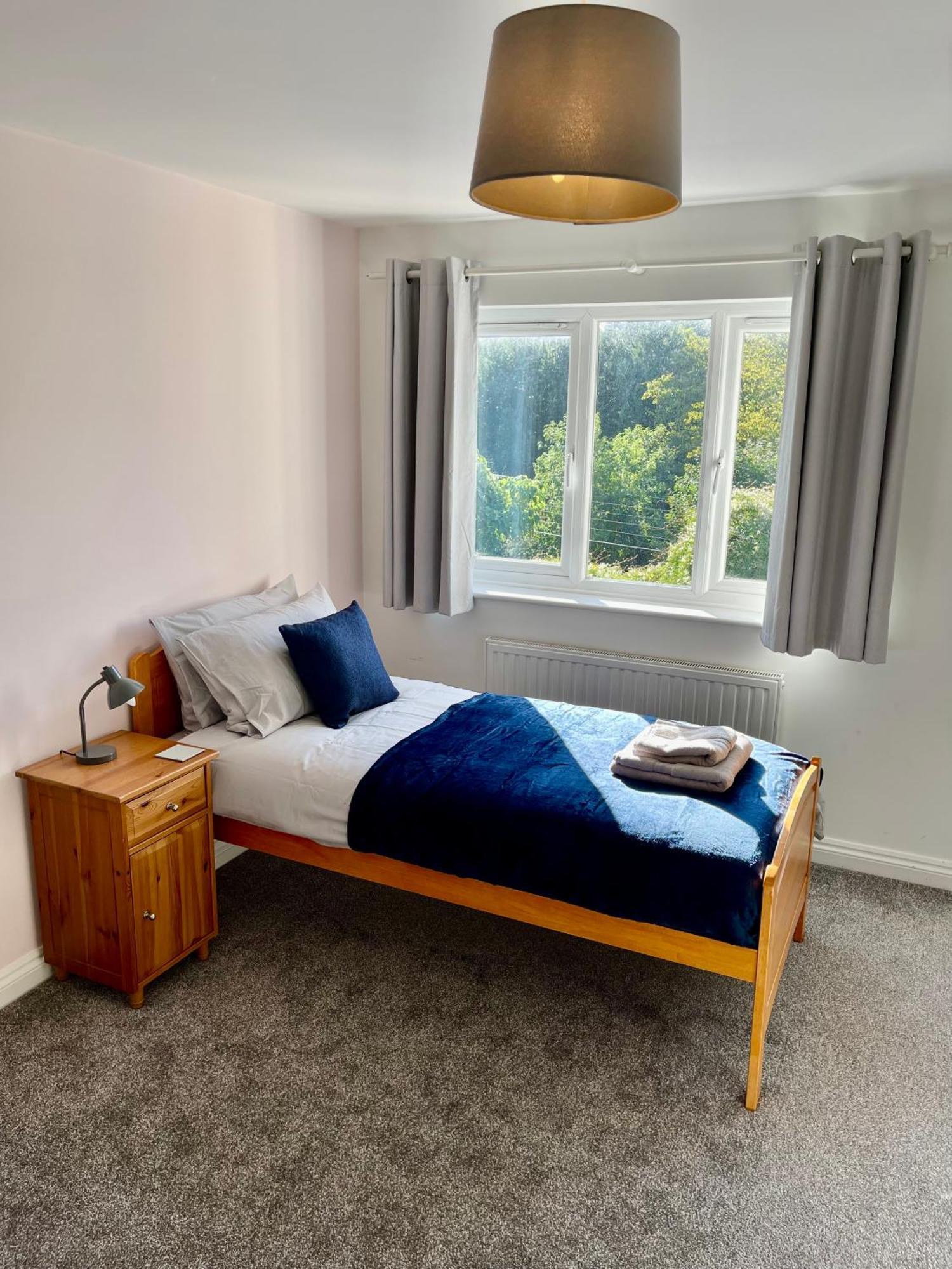 Large 5 Bed Detached House Near Stansted Airport With Parking For 2 Vehicles! Stansted Stays スタンステッド・マウントフィーチェット エクステリア 写真