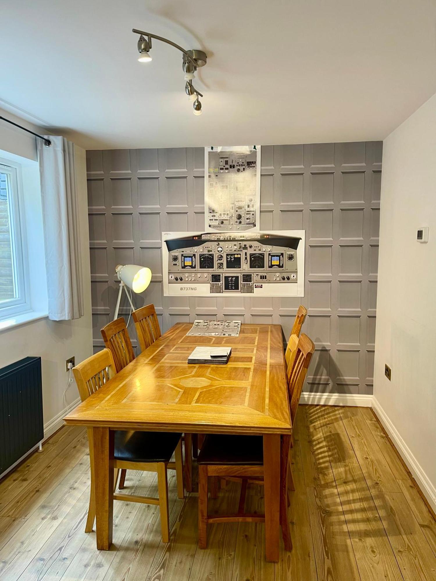 Large 5 Bed Detached House Near Stansted Airport With Parking For 2 Vehicles! Stansted Stays スタンステッド・マウントフィーチェット エクステリア 写真