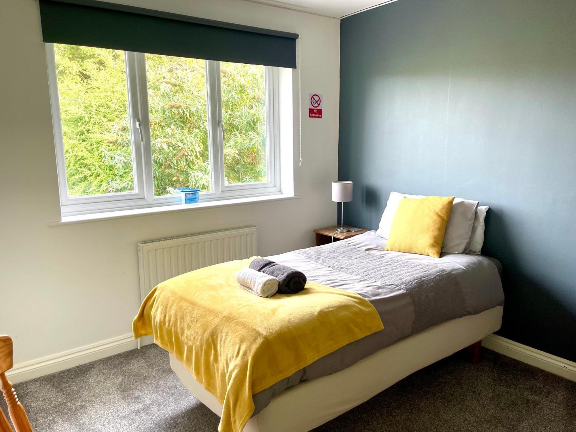 Large 5 Bed Detached House Near Stansted Airport With Parking For 2 Vehicles! Stansted Stays スタンステッド・マウントフィーチェット エクステリア 写真